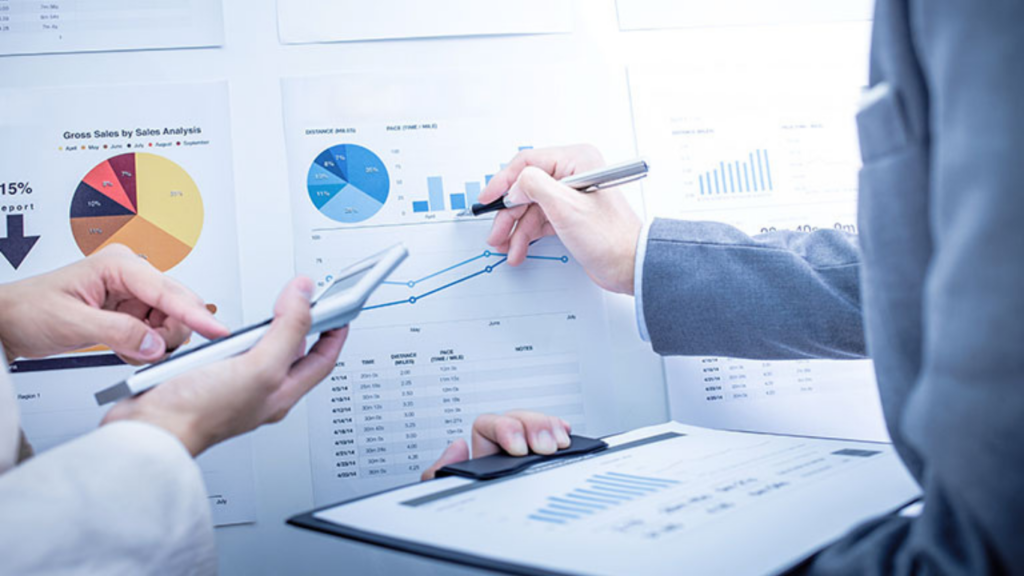 كيف تسهم النماذج المالية في تعزيز أداء الشركات واتخاذ القرارات الاستراتيجية